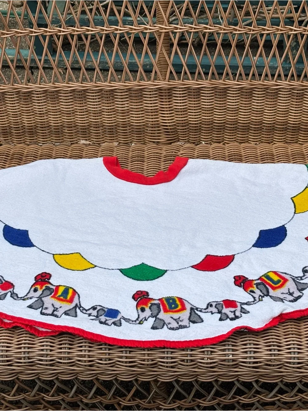 The Round Towel Kids Huggable White Elephant Print Towel Poncho